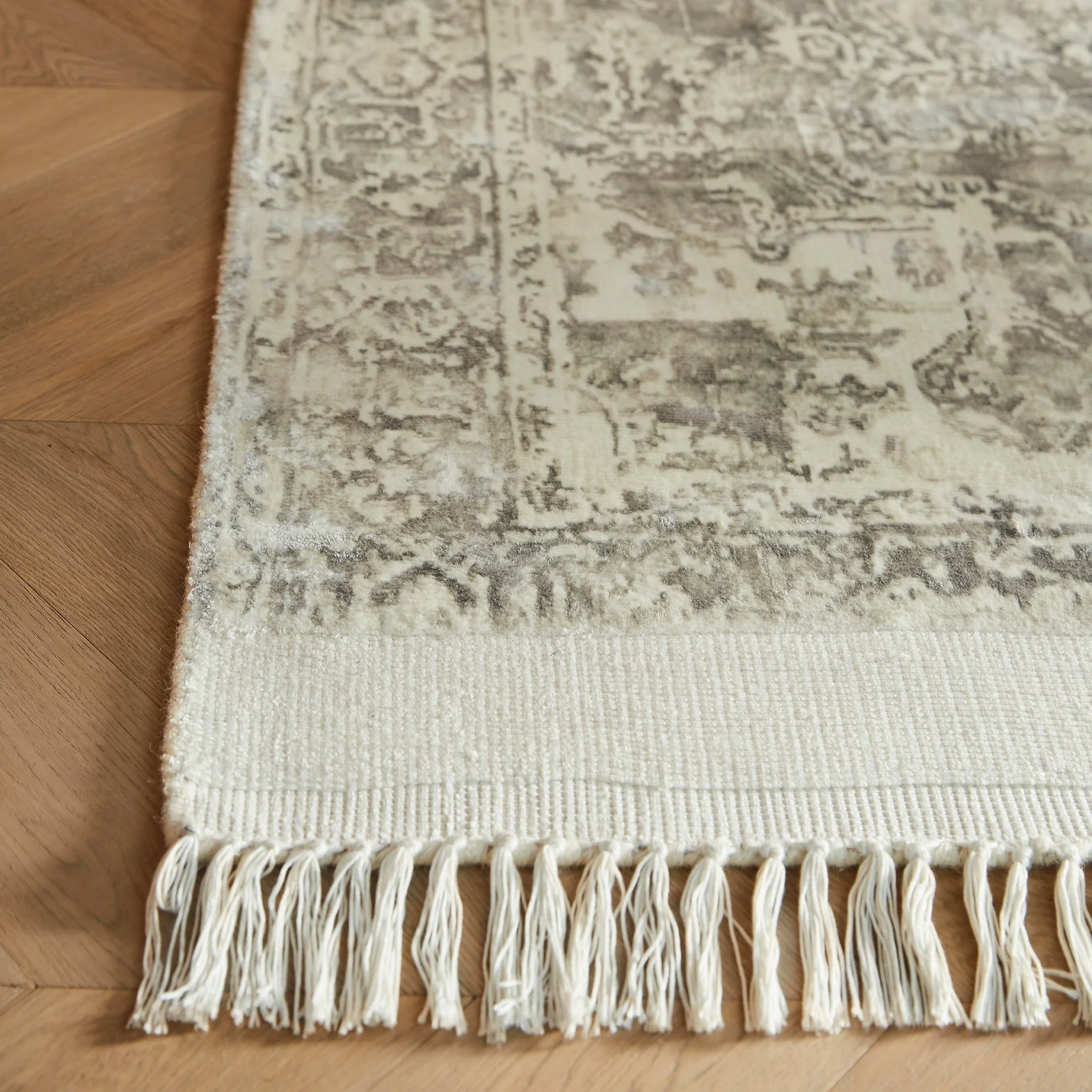 Vintage Fringe Rug Mocha/Oyster - Image 3