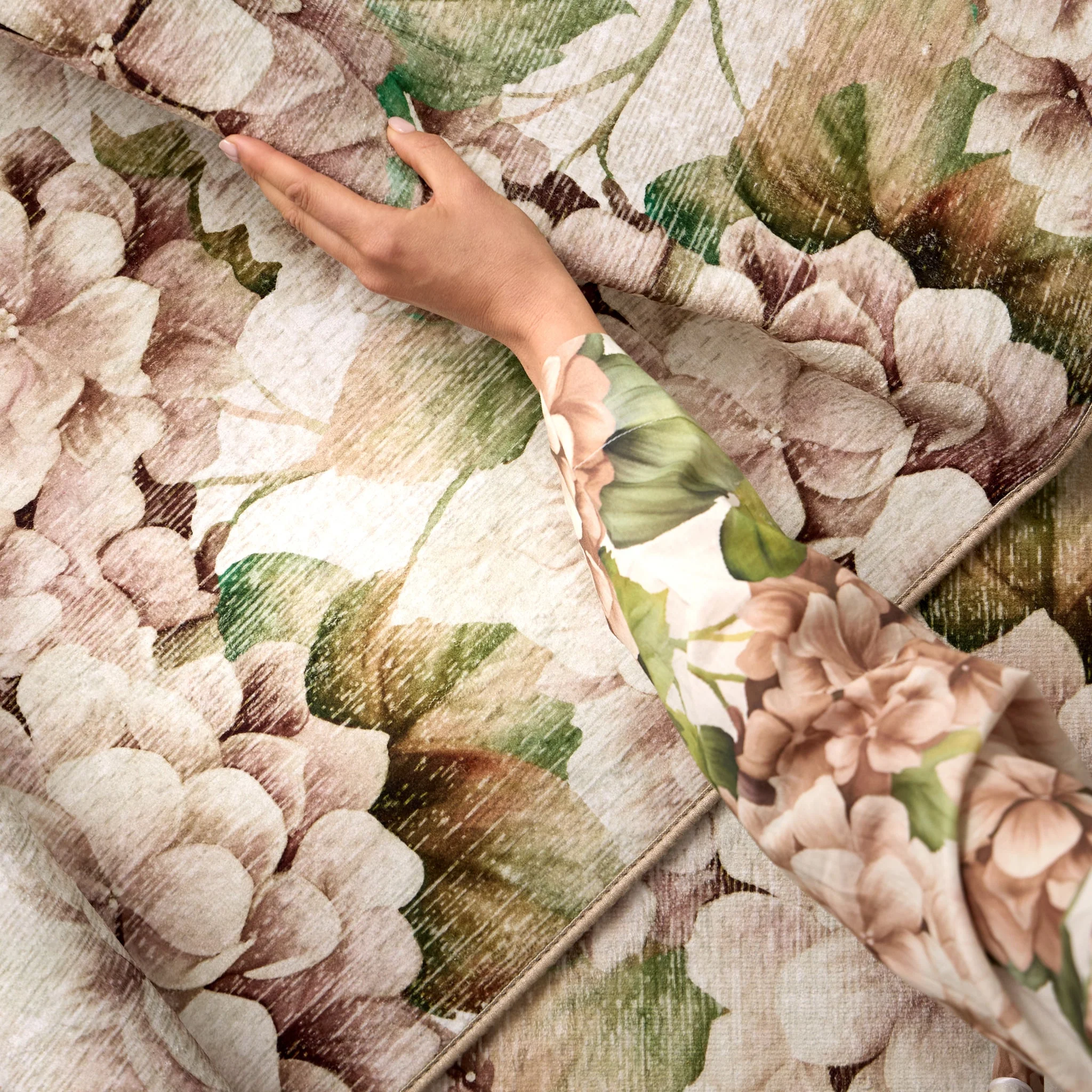 Wild Hydrangea Eco-Washable Rug - Image 4